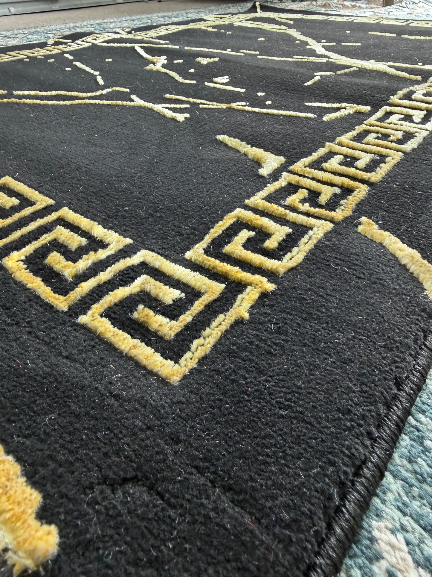 Regal Area Rug – Black and Gold (3x4)