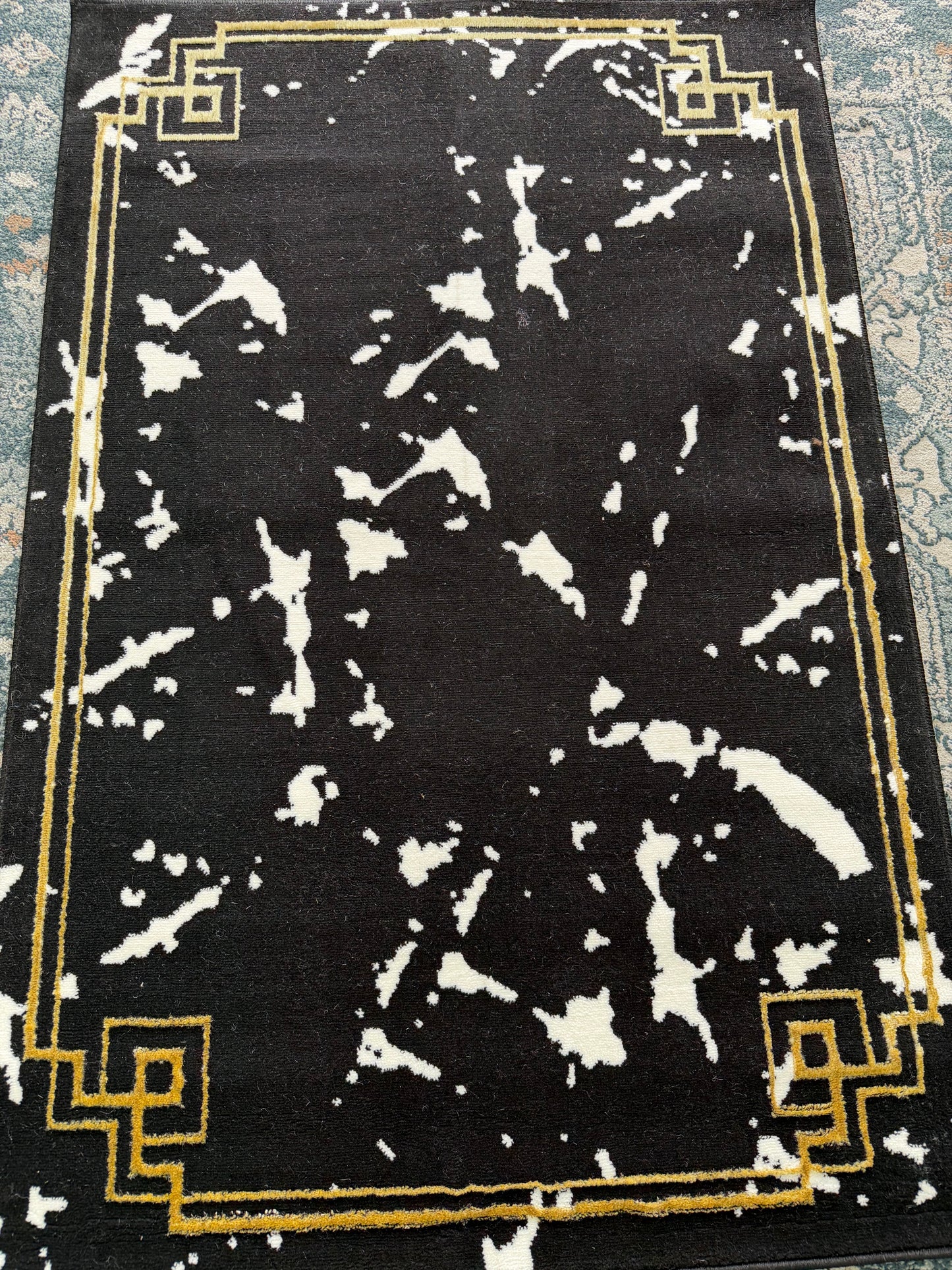 Regal Area Rug – Black and Gold (3x4)